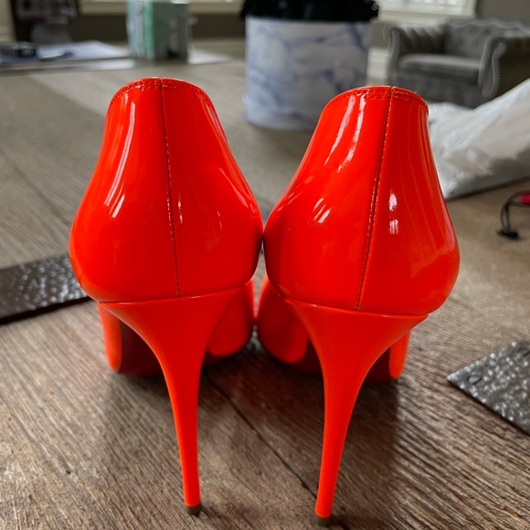 Christian Louboutin hot chick patent orange neon stiletto 100mm sz 35.5